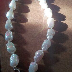 Mother-of-Pearl Necklace 45cm / 17'5, Large 25mm x 12mm (1' x 0.5') beads